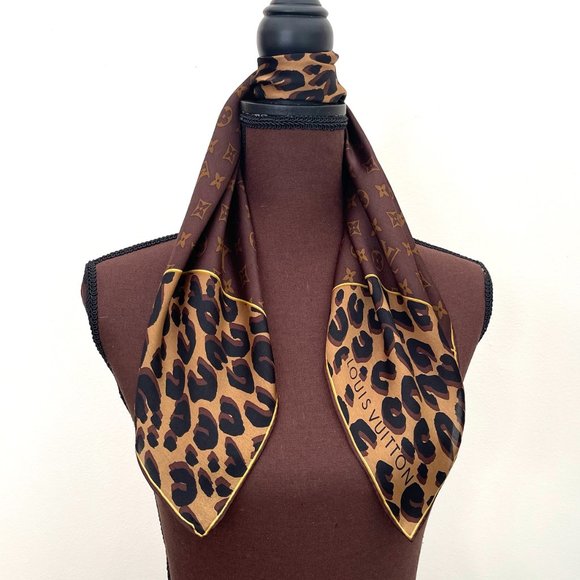New Louis Vuitton Iconic Scarf Monogram Leopard Animal Print Silk Satin Scarf - Picture 15 of 16